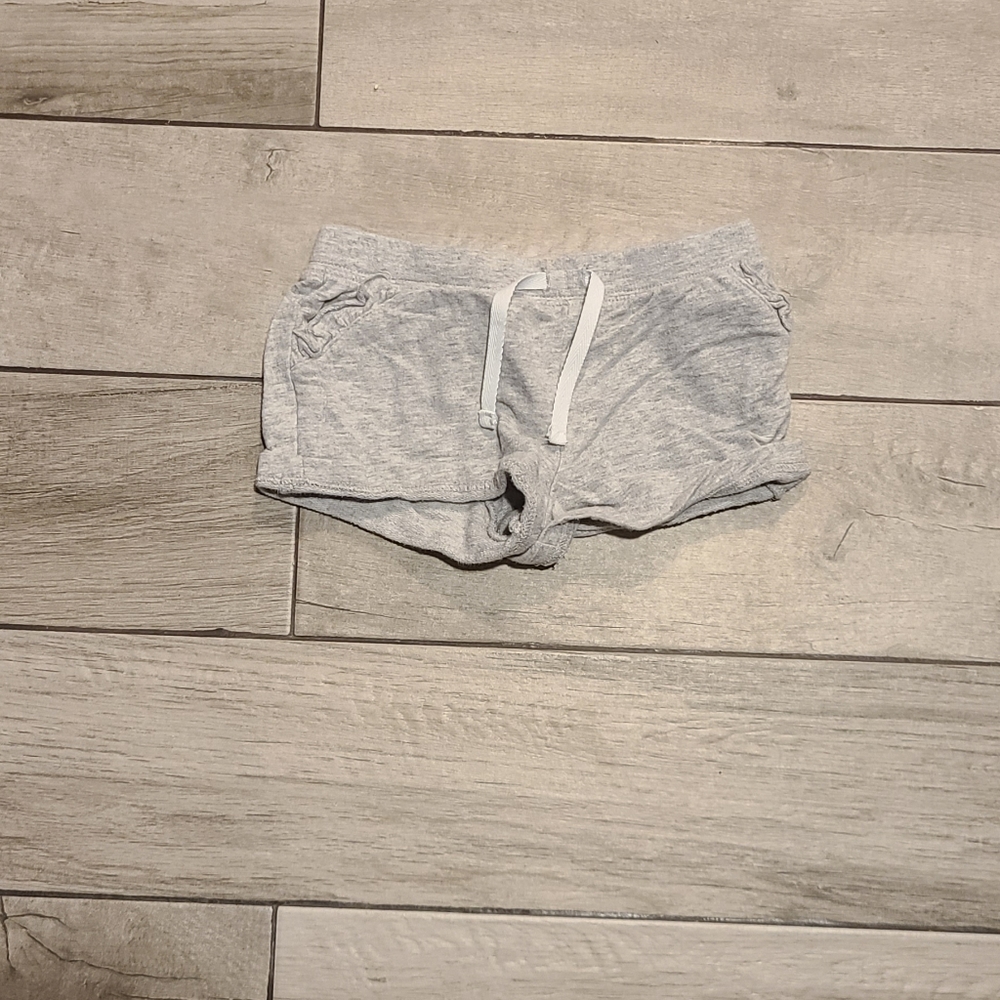 🍁Carters grey ruffle pocket shorts🪅